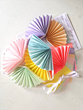 Load image into Gallery viewer, Spring paper garland kit
